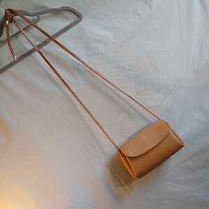 NWOT camel color crossbody bag/purse w-3 inside sections